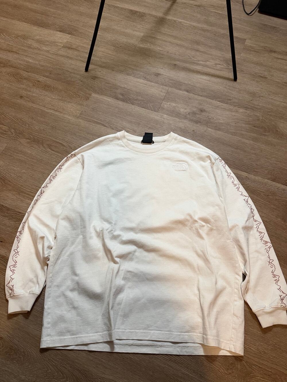 The North Face Long Sleeve Graphic T-Shirt Mountain Back Print Cream Men's Large